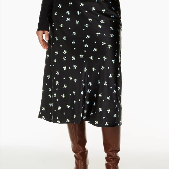 Aritzia Wilfred
Ambience Silk Skirt
Size 2 - Picture 4 of 9